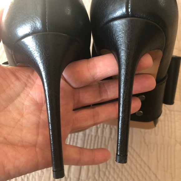 Valentino Garavani leather black ankle boots with bow size EU 38 US 7.5 - Picture 10 of 17